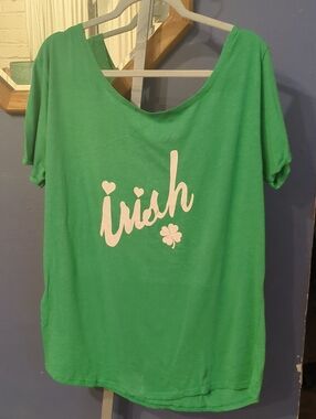 XL Women's Large Crew Off The Shoulder Green "Irish* Graphic Tee White Print